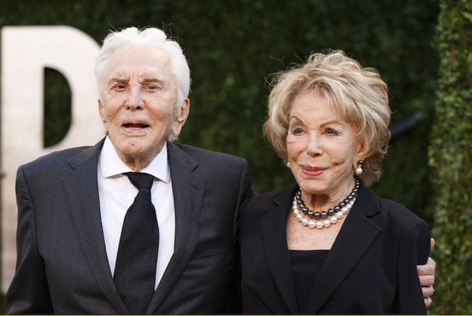 Kirk Douglas Turns 102 Years Old And His Entire Family Shares ...