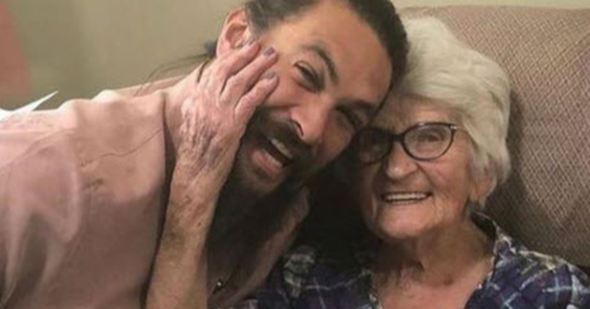 Jason Momoa Surprised His Grandma With A Visit And The Pics Are Really