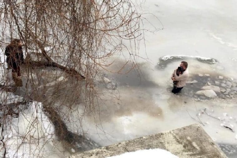 Man Risks His Own Life By Jumping Into Frozen River To Save Dog ...