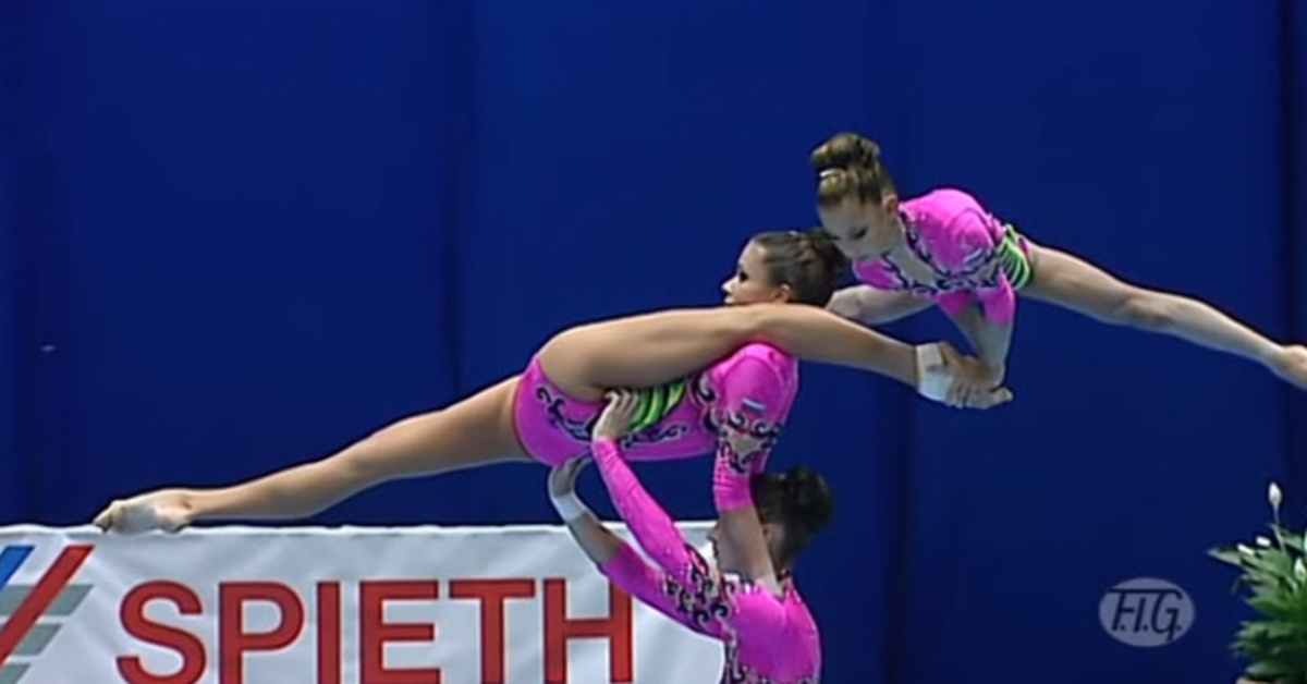 3 Girls Stun The Crowd During The 2010 Acrobatic Gymnastics World