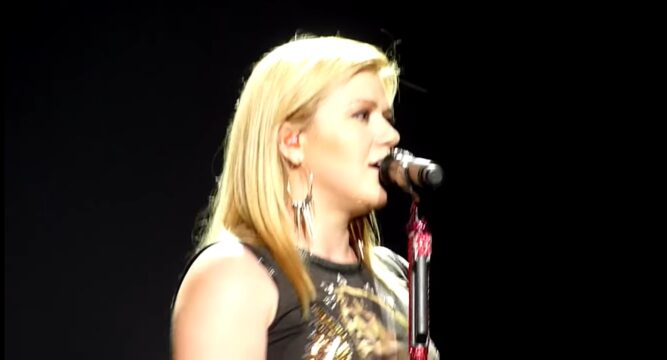 Kelly Clarkson Covers Adele In Style With Her Performance Of ‘Someone ...