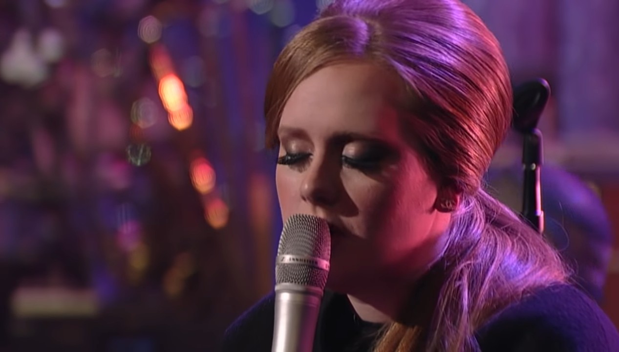 Adele Makes Us All Emotional When She Performs ‘make You Feel My Love