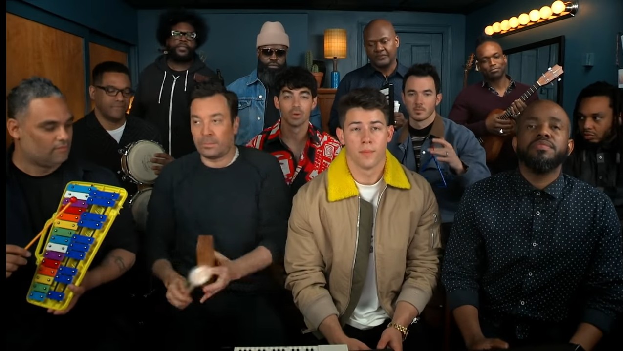 Jimmy Fallon Meets Up With The Jonas Brothers For A Classroom