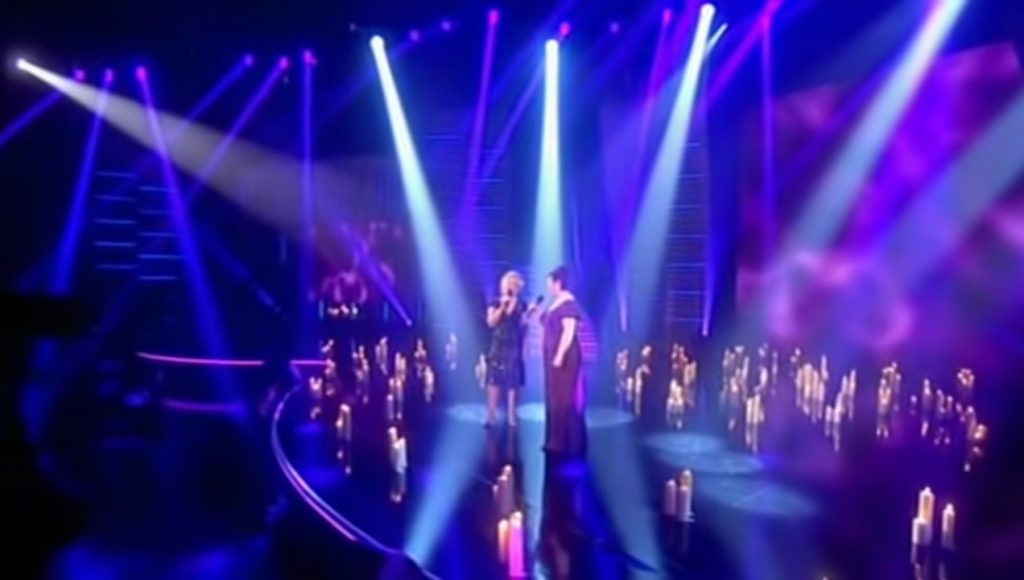 Susan Boyle And Elaine Paige Give Us All Chills With Their Beautiful Duet For A Live Audience Susan Boyle And Elaine Paige Give Us All Chills With Their Beautiful Duet For A Live Audience