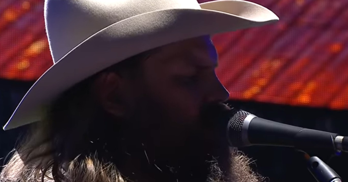 Chris Stapleton Moves The Audience When He Performs His Smash Hit