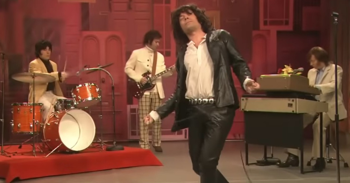 Jimmy Fallon Does An Amazing Jim Morrison When The Doors Sing The