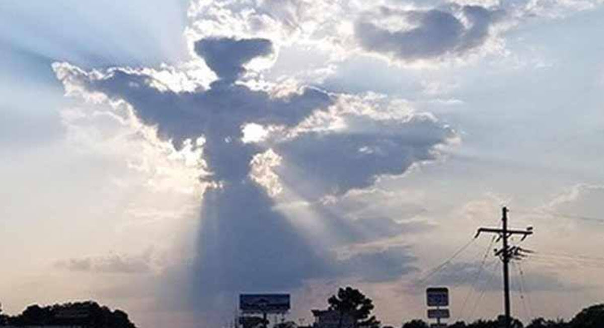 Driver Spots Cloud Shaped like an Angel in the Sky, Renews His Faith in ...
