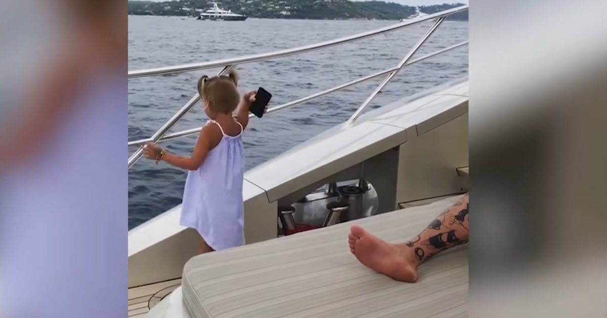 4YearOld Girl Is Mad Because Her Father Isn’t Paying Attention To Her