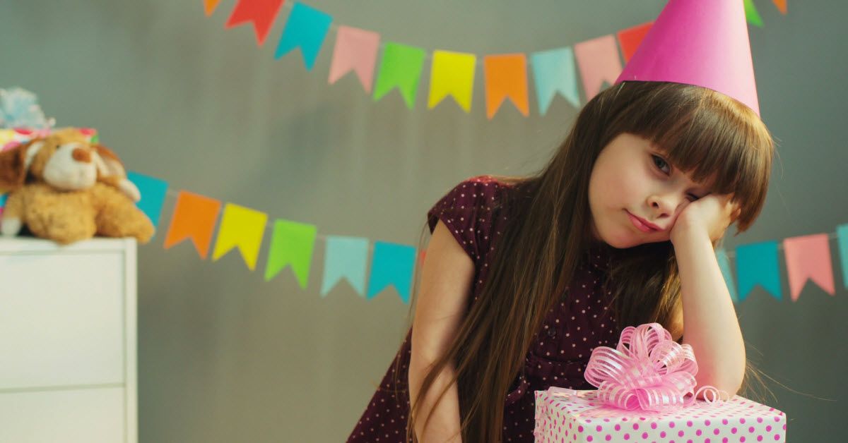 mom-invites-the-entire-class-to-birthday-party-except-one-child